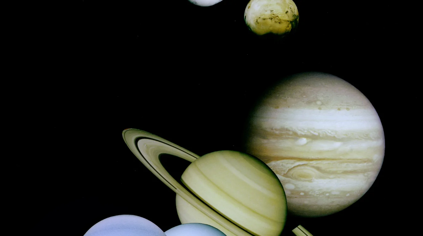 Top-down view of the Solar System — Sun centred, planets along orbital ellipses.